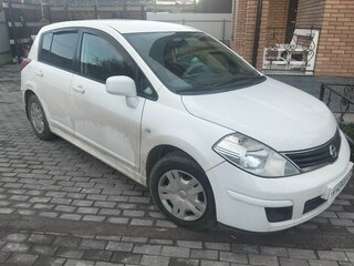 2013 Nissan Tiida I Рестайлинг, белый, 750000 рублей, вид 2
