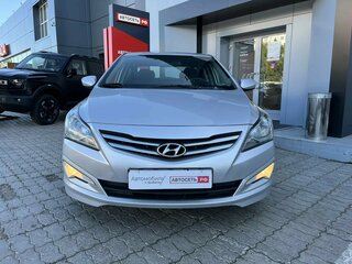 2016 Hyundai Solaris I Рестайлинг, серебристый, 730000 рублей, вид 2
