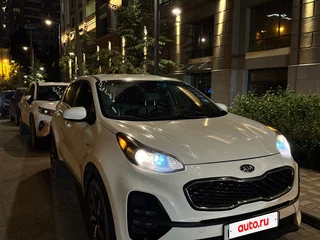 2019 Kia Sportage IV Рестайлинг, белый, 1800000 рублей, вид 3