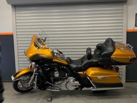 2015 Harley-Davidson CVO Limited, золотистый, 1990000 рублей
