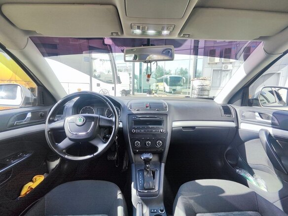 2011 Skoda Octavia II (A5) Рестайлинг, бежевый, 910000 рублей - вид 8