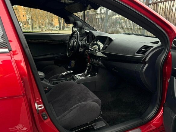 2011 Mitsubishi Lancer Evolution X, красный, 2800000 рублей - вид 8