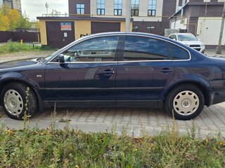2003 Volkswagen Passat B5 Рестайлинг, синий, 470000 рублей, вид 3