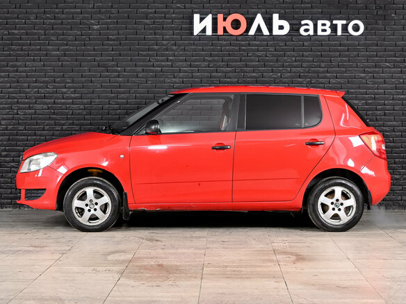 2010 Skoda Fabia II, красный - вид 4
