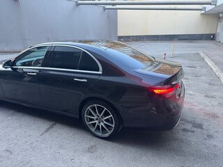 2022 Mercedes-Benz E-Класс 200 V (W213, S213, C238) Рестайлинг, чёрный, 5100000 рублей, вид 4