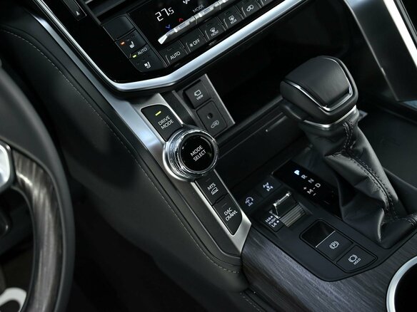 2026 Toyota Land Cruiser 300 Series, чёрный, 14450000 рублей - вид 15