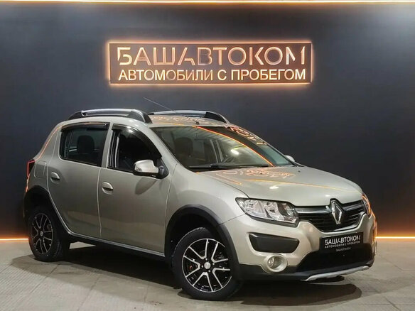 2015 Renault Sandero Stepway II, бежевый, 870000 рублей - вид 2