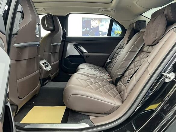 2024 BMW 7 серии 760i xDrive VII (G70), чёрный, 11150018 рублей - вид 30