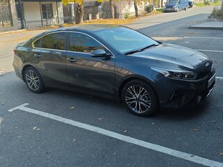 2022 Kia Cerato IV Рестайлинг, серый, 2250000 рублей, вид 3