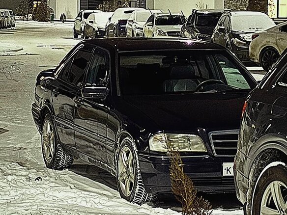 1997 Mercedes-Benz C-Класс 230 I (W202), чёрный, 440000 рублей