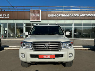 2013 Toyota Land Cruiser 200 Series Рестайлинг 1, белый, 3885000 рублей, вид 2
