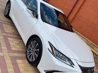 2020 Lexus ES 250 VII, белый, 4300000 рублей, вид 1