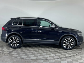 2018 Volkswagen Tiguan II, чёрный, 2021000 рублей, вид 3