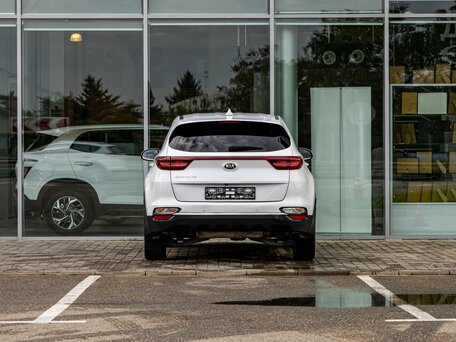 2019 Kia Sportage IV Рестайлинг, белый, 1995000 рублей, вид 5