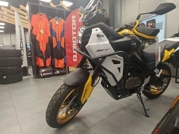 2026 QJMotor SVT 650 X, жёлтый, 729000 рублей - вид 2