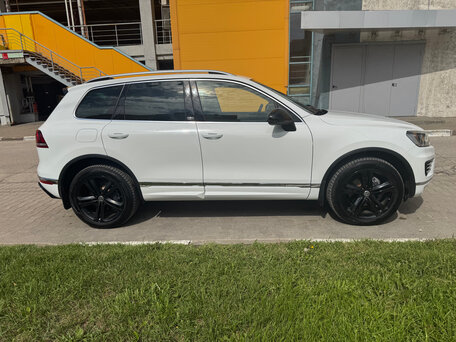 2017 Volkswagen Touareg II Рестайлинг, белый, 3150000 рублей, вид 4