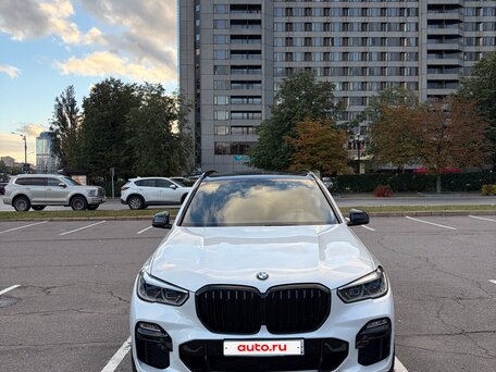 2020 BMW X5 40i IV (G05/G18), белый, 5400000 рублей, вид 2