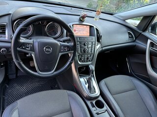 2011 Opel Astra J, чёрный, 700000 рублей, вид 4