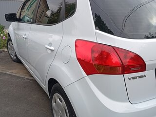 2013 Kia Venga 5-speed I, белый, 930000 рублей, вид 3