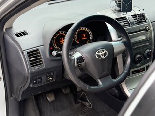 2011 Toyota Corolla X (E140, E150) Рестайлинг, серебристый, 965000 рублей, вид 3