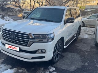 2017 Toyota Land Cruiser 200 Series Рестайлинг 2, белый, 6400000 рублей, вид 2