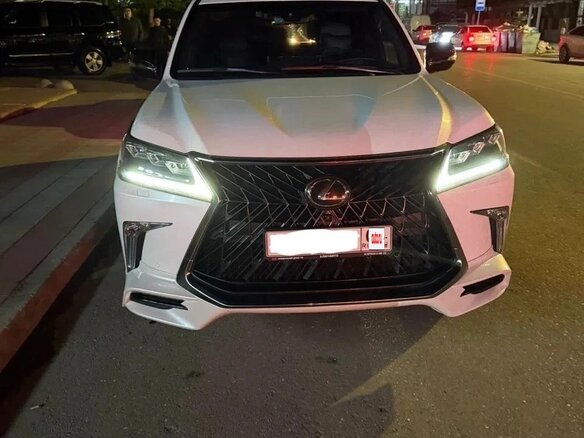 2020 Lexus LX 570 III Рестайлинг 2, белый, 10500000 рублей - вид 6