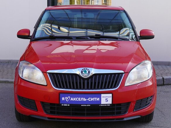 2011 Skoda Fabia II Рестайлинг, красный, 350000 рублей - вид 1