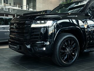 2021 Toyota Land Cruiser 300 Series, чёрный, 8290000 рублей, вид 3