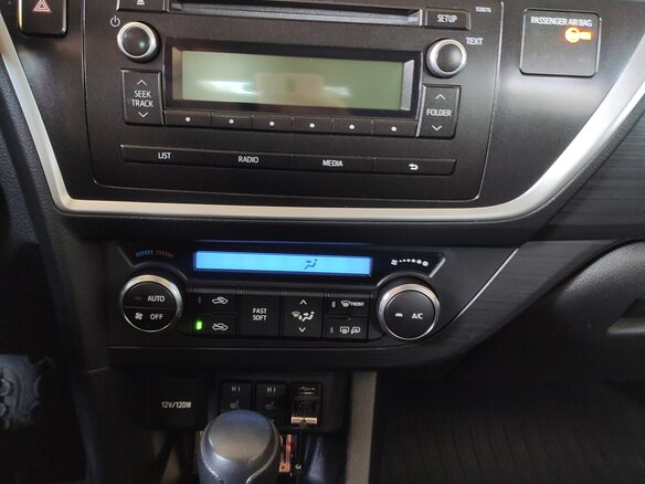 2013 Toyota Auris II, белый, 1450000 рублей - вид 10