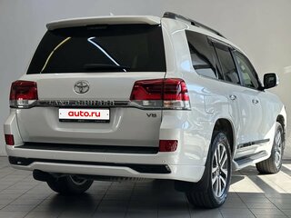 2017 Toyota Land Cruiser 200 Series Рестайлинг 2, белый, 6690000 рублей, вид 5