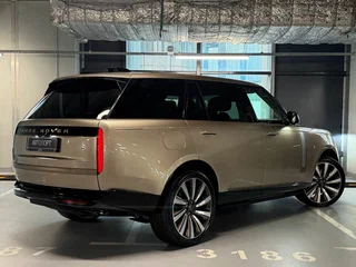 2025 Land Rover Range Rover P615 MHEV V, золотистый, 32990000 рублей, вид 4
