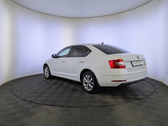 2019 Skoda Octavia III (A7) Рестайлинг, белый, 1790000 рублей - вид 6