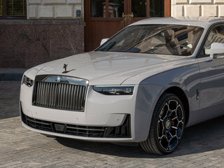 2026 Rolls-Royce Ghost Black Badge II Рестайлинг (Series II), серый, 57900000 рублей, вид 4