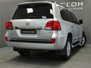2013 Toyota Land Cruiser 200 Series Рестайлинг 1, серебристый, 3000000 рублей, вид 2