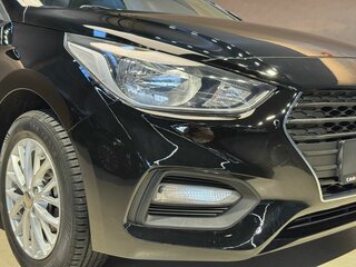 2017 Hyundai Solaris II, чёрный, 1435000 рублей, вид 3