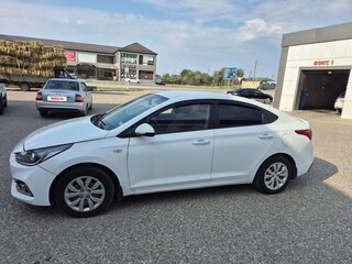2017 Hyundai Solaris II, белый, 750000 рублей, вид 4