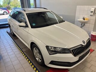 2023 Skoda Superb III Рестайлинг, белый, 2262000 рублей, вид 3