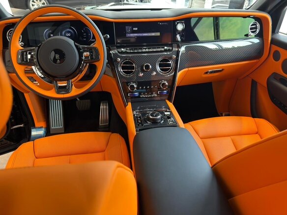 2026 Rolls-Royce Cullinan Black Badge I Рестайлинг (Series II), чёрный, 48000000 рублей - вид 7