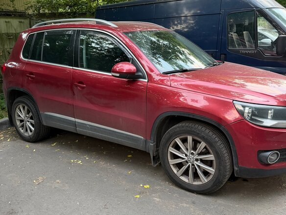2011 Volkswagen Tiguan I Рестайлинг, красный, 1050000 рублей - вид 4
