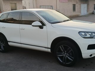 2010 Volkswagen Touareg II, белый, 1850000 рублей, вид 2
