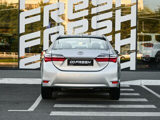 2018 Toyota Corolla XI (E160, E170, E180) Рестайлинг 1, серебристый, 1399000 рублей, вид 4