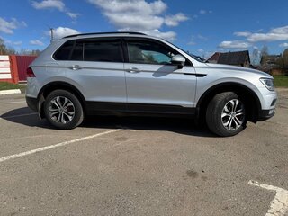 2017 Volkswagen Tiguan II, серебристый, 1522400 рублей, вид 3