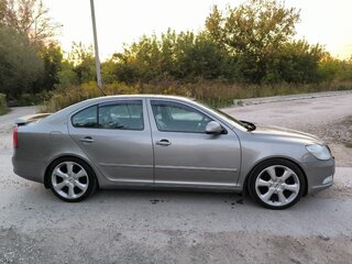 2012 Skoda Octavia II (A5) Рестайлинг, серый, 1200000 рублей, вид 2