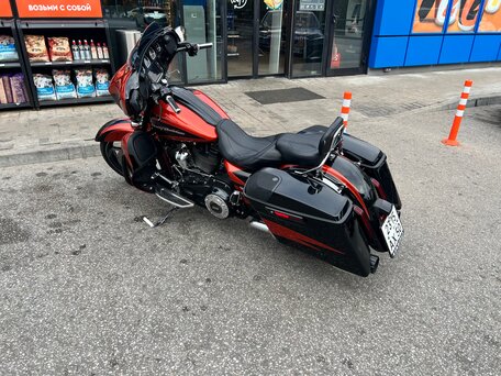 2017 Harley-Davidson CVO Street Glide, красный, 1700000 рублей, вид 5
