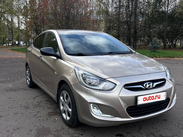 2011 Hyundai Solaris I, бежевый, 637000 рублей - вид 1