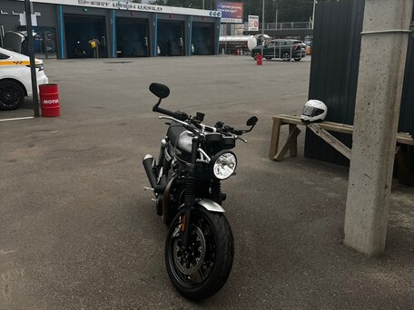 2020 Triumph Speed Twin, серебристый, 800000 рублей, вид 3