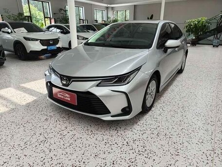 2023 Toyota Corolla XII (E210), серебристый, 1600000 рублей, вид 1