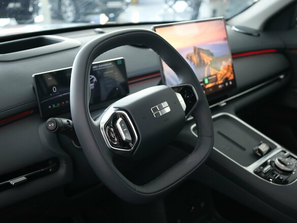 2026 Geely EX5 Гибрид EM-R, белый, 3829990 рублей - вид 16