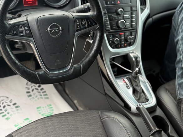 2013 Opel Astra GTC J Рестайлинг, чёрный - вид 5