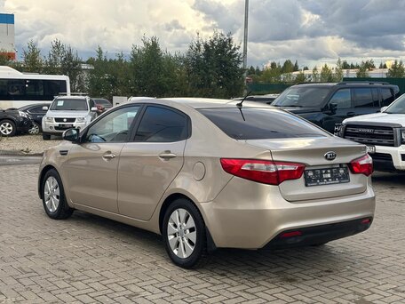 2014 Kia Rio 6-speed III, бежевый, 950000 рублей, вид 5